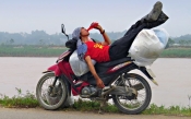 Du lịch bụi bằng  xe gắn máy