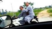Cho thue xe tay ga Vespa Lx